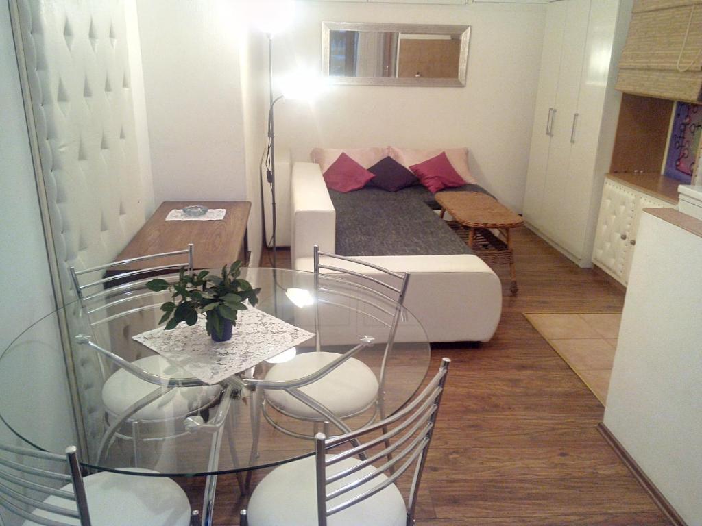 Apartment Collins